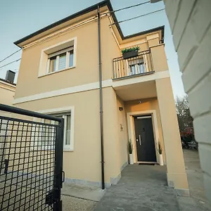 https://fellini-rooms.emilia-romagnahotels.net